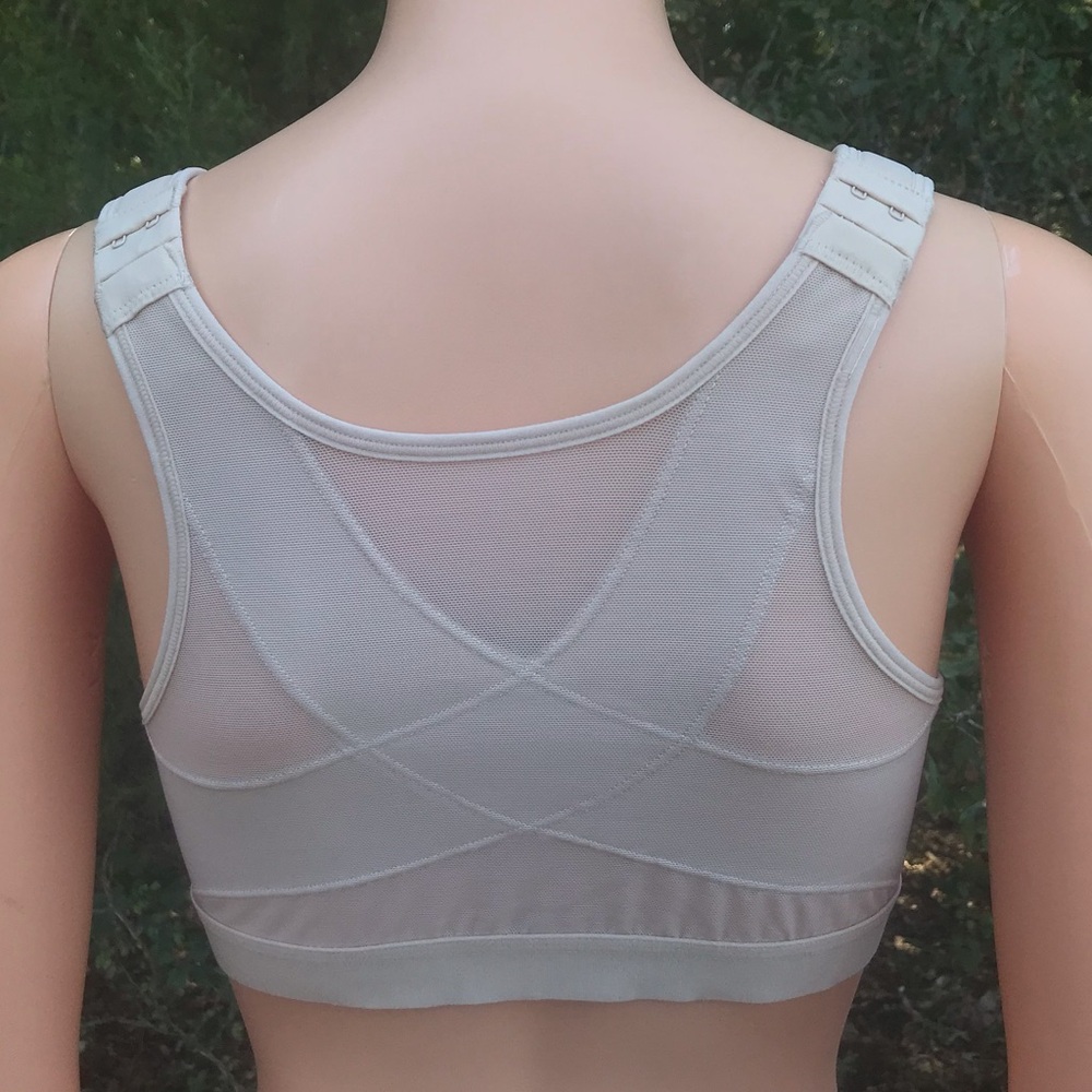 NWT Front-Closure Bra - Picture 13 of 15